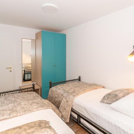 Ivka Makarska - modern&luxurious oldtown apartament Bagian luar foto