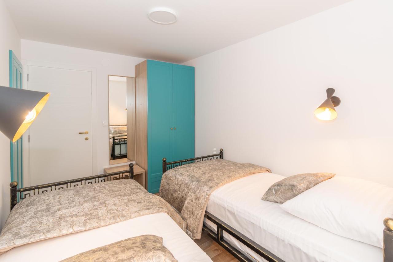 Ivka Makarska - modern&luxurious oldtown apartament Bagian luar foto