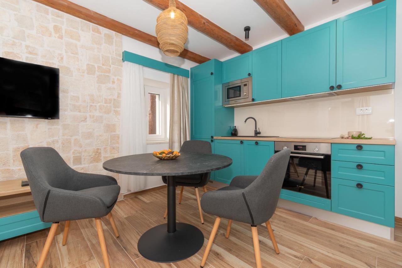 Ivka Makarska - modern&luxurious oldtown apartament Bagian luar foto