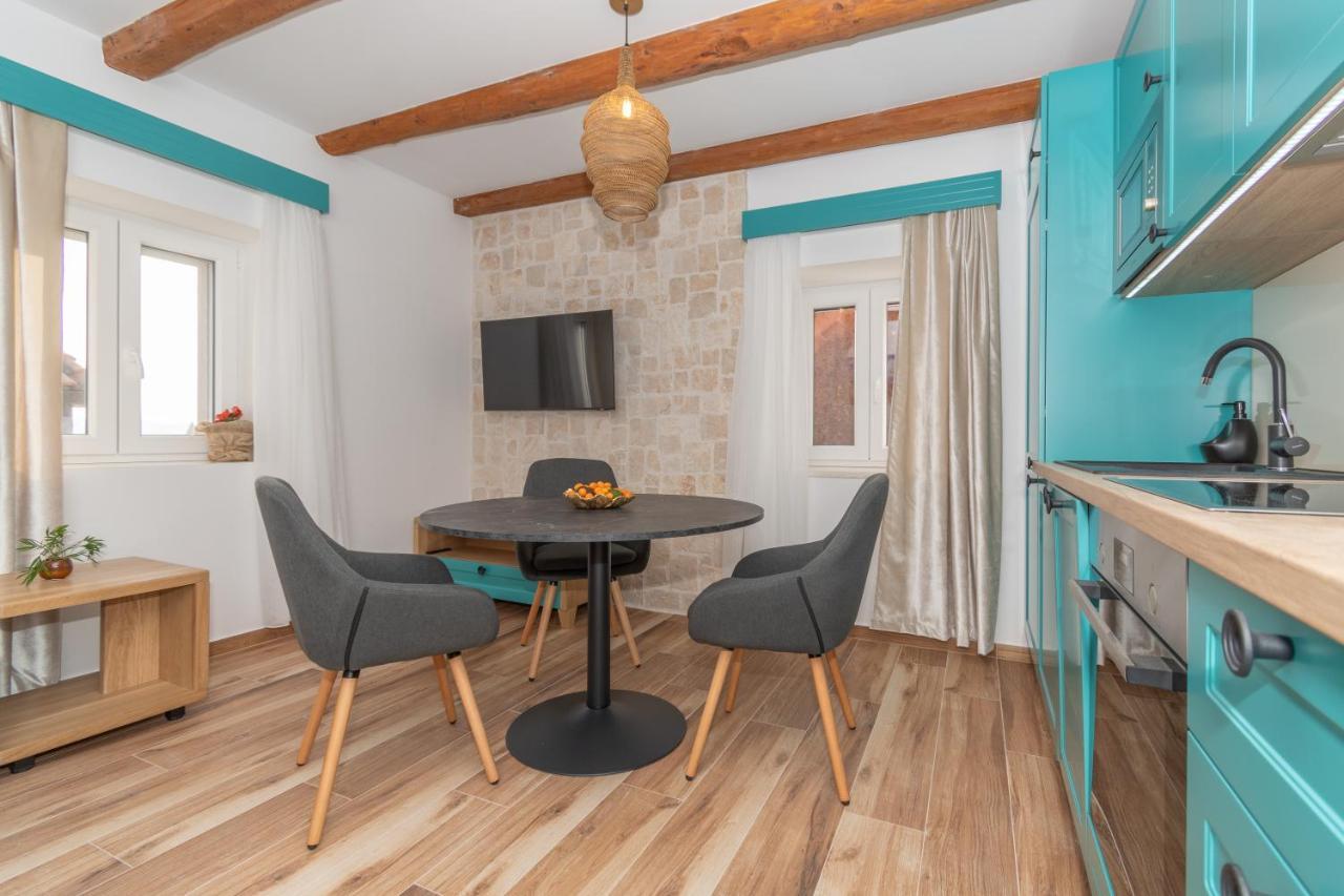 Ivka Makarska - modern&luxurious oldtown apartament Bagian luar foto