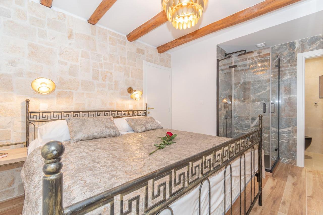 Ivka Makarska - modern&luxurious oldtown apartament Bagian luar foto
