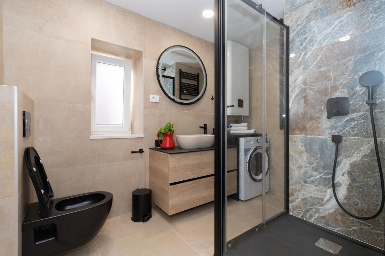 Ivka Makarska - modern&luxurious oldtown apartament Bagian luar foto
