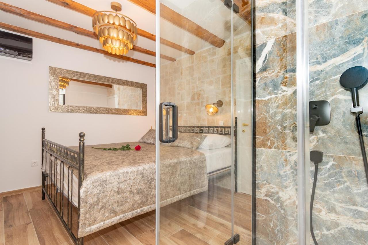 Ivka Makarska - modern&luxurious oldtown apartament Bagian luar foto